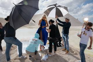 Rita Ora feet photo thumbnail