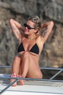 Rita Ora feet photo thumbnail