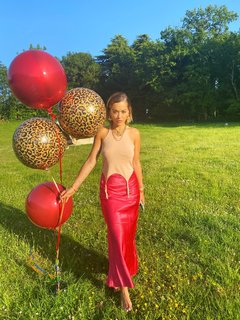 Rita Ora feet photo thumbnail