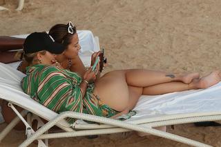 Rita Ora feet photo thumbnail