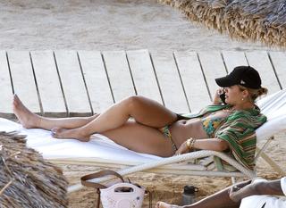 Rita Ora feet photo thumbnail