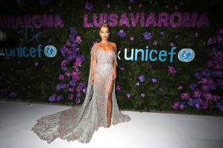 Rita Ora feet photo thumbnail