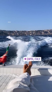 Rita Ora feet photo thumbnail