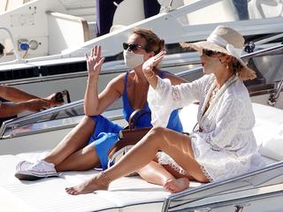 Rita Ora feet photo thumbnail