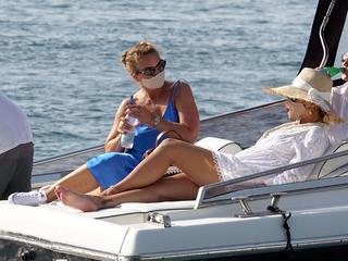 Rita Ora feet photo thumbnail