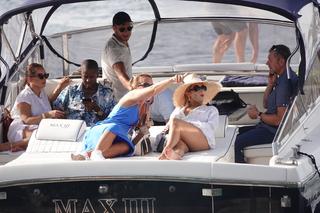 Rita Ora feet photo thumbnail