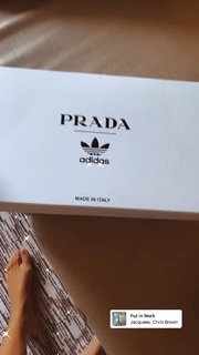 Rita Ora feet photo thumbnail