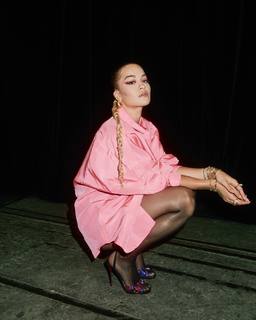 Rita Ora feet photo thumbnail