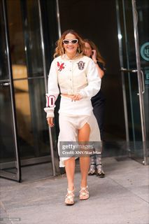 Rita Ora feet photo thumbnail