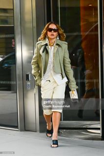 Rita Ora feet photo thumbnail