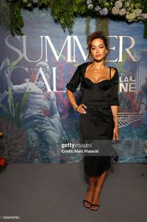 Rita Ora feet photo thumbnail