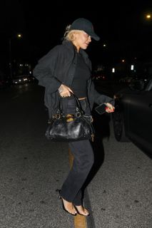 Rita Ora feet photo thumbnail