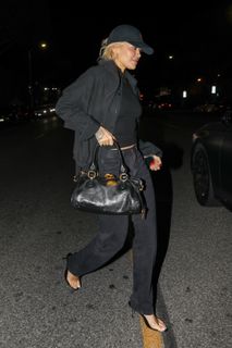 Rita Ora feet photo thumbnail