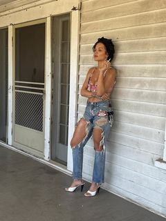 Rita Ora feet photo thumbnail