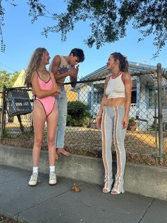 Rita Ora feet photo thumbnail