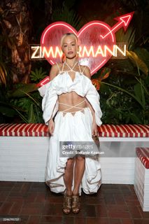 Rita Ora feet photo thumbnail