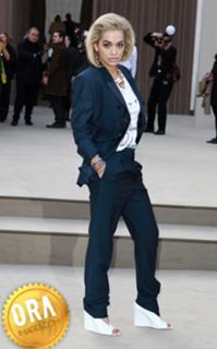 Rita Ora feet photo thumbnail