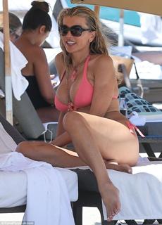 Rita Rusic feet photo thumbnail