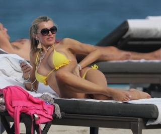 Rita Rusic feet photo thumbnail