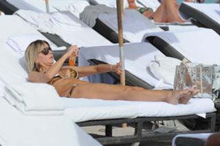 Rita Rusic feet photo thumbnail