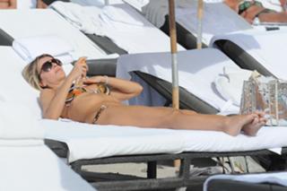 Rita Rusic feet photo thumbnail