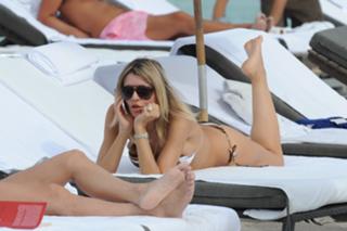 Rita Rusic feet photo thumbnail