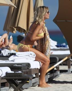 Rita Rusic feet photo thumbnail