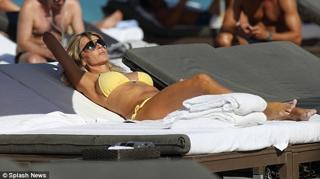 Rita Rusic feet photo thumbnail