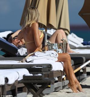 Rita Rusic feet photo thumbnail