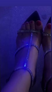Rita Rusic feet photo thumbnail