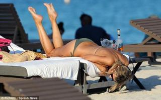 Rita Rusic feet photo thumbnail