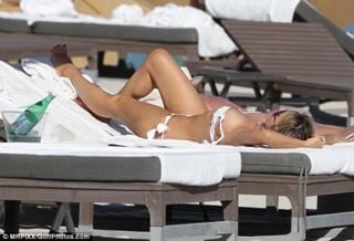 Rita Rusic feet photo thumbnail