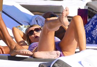 Rita Rusic feet photo thumbnail