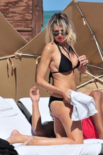 Rita Rusic feet photo thumbnail