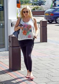 Rita Simons feet photo thumbnail