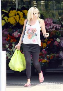 Rita Simons feet photo thumbnail