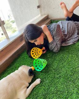 Ritika Badiani feet photo 2