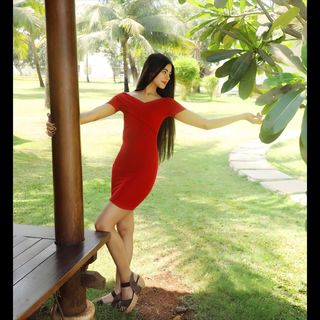 Ritika Badiani feet photo 2