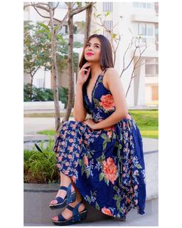 Ritika Badiani feet photo 12