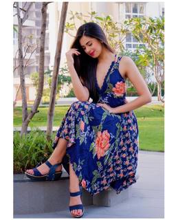 Ritika Badiani feet photo 10