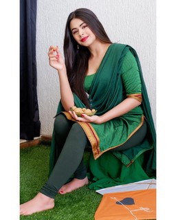 Ritika Badiani feet photo 7