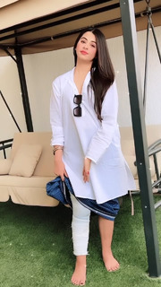 Ritika Badiani feet photo 3