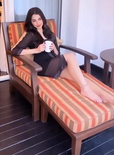 Ritika Badiani feet photo 11