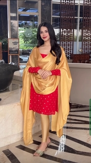 Ritika Badiani feet photo 4