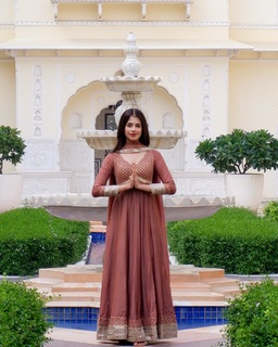 Ritika Badiani feet photo 2
