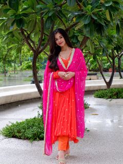 Ritika Badiani feet photo 1