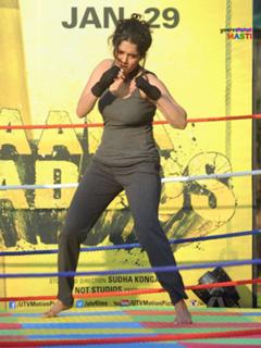 Ritika Singh feet photo 3
