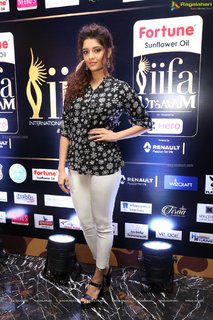 Ritika Singh feet photo 6