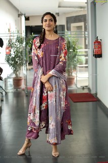 Ritu Varma feet photo 9