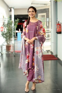 Ritu Varma feet photo 8
